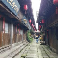 玩具店里的娃娃